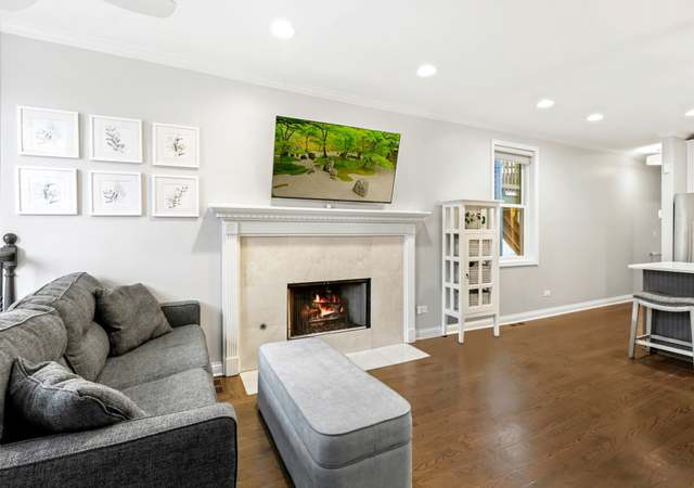 Photo of 1955 W Melrose St #1, Chicago, IL 60657