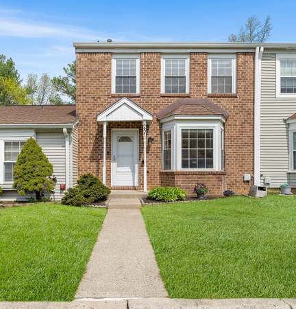 Property at 251 Chaucer Ct, Old Bridge, NJ 08857, 2 beds, 1.5 baths