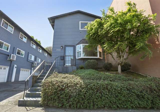 Property at 2134 SE Hawthorne Blvd, Portland, OR 97214, 2 beds, 1.5 baths