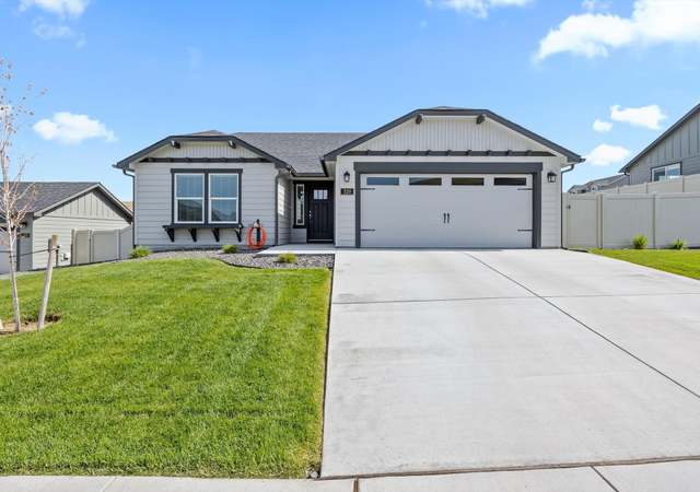 Property at 320 San Fernando Way, Prosser, WA 99350, 3 beds, 2 baths