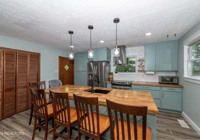 Property at 2839 Greenway Dr, Knoxville, TN 37918, 3 beds, 2 baths