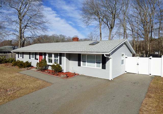 Photo of 18 Bradford St, Holbrook, MA 02343