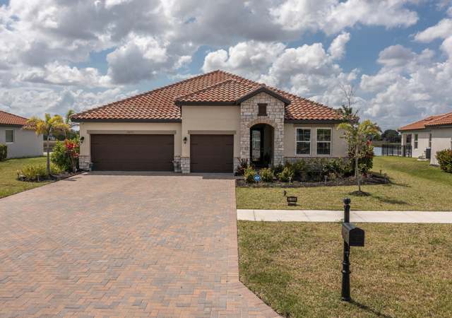 Property at 2055 Grove Dr, Naples, FL 34120, 4 beds, 3 baths