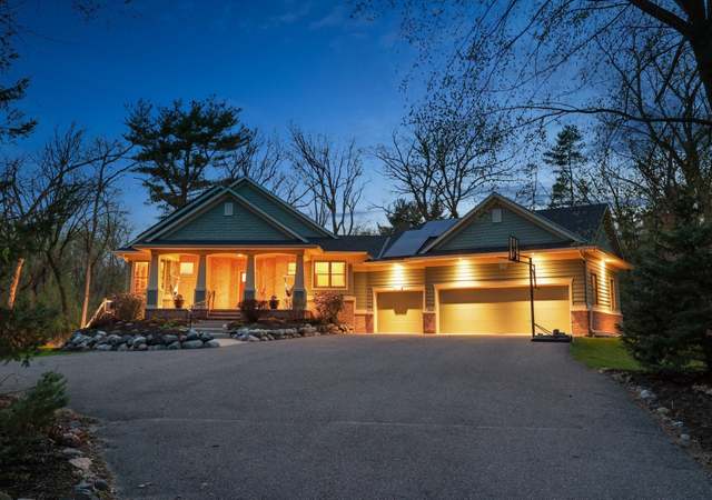 Photo of 180 Old Wildwood Rd, Mahtomedi, MN 55115