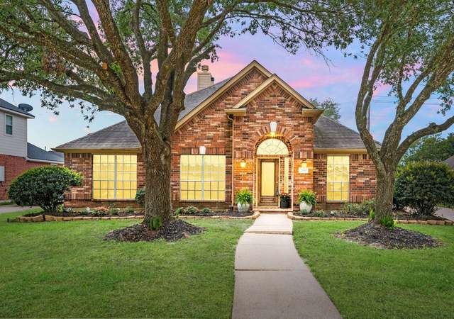 Property at 2710 Pebble Creek Dr, Pearland, TX 77581, 4 beds, 2.5 baths