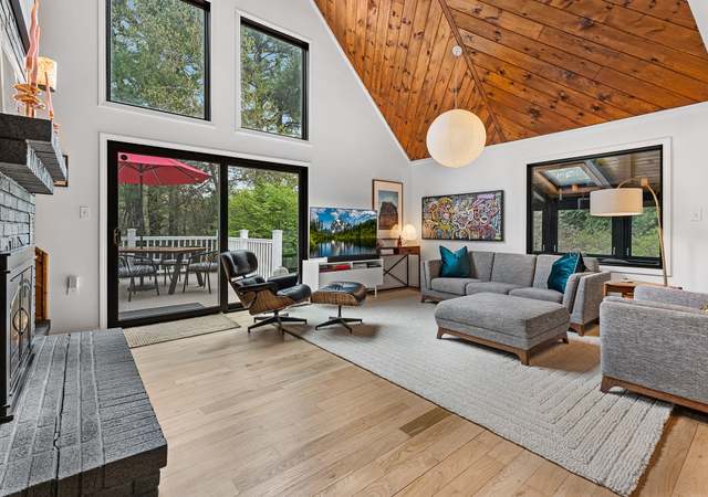 Photo of 262 Old Center St, Middleboro, MA 02346