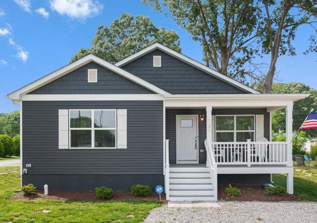 Property at 121 1st St, Colonial Beach, VA 22443, 3 beds, 2.5 baths
