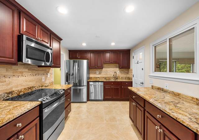 Photo of 31 Livoli Rd, Framingham, MA 01701