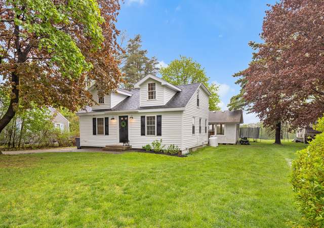 Photo of 396 Hollis Rd, Lunenburg, MA 01462