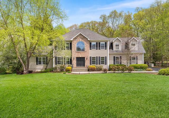 Property at 11 Aldo Dr, Woodbridge, CT 06525, 4 beds, 2.5 baths