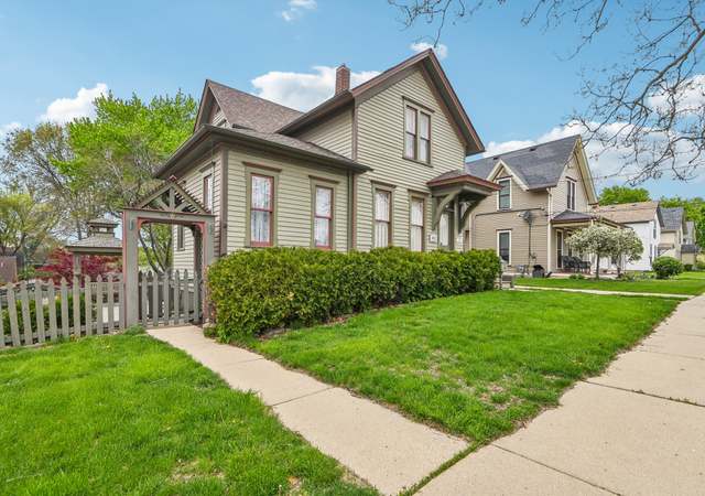 Photo of 108 N Channing St, Elgin, IL 60120