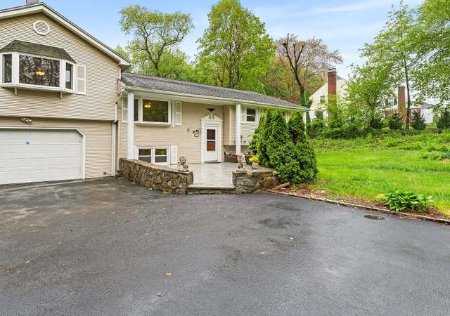 Photo of 32 Chatfield Dr, Trumbull, CT 06611