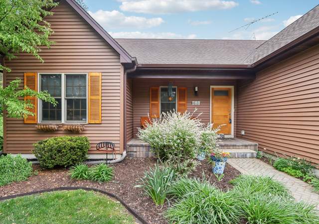Photo of 840 Southview Dr, Woodstock, IL 60098