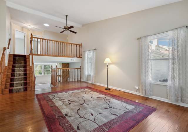 Photo of 1020 Devonshire Ave, Naperville, IL 60540