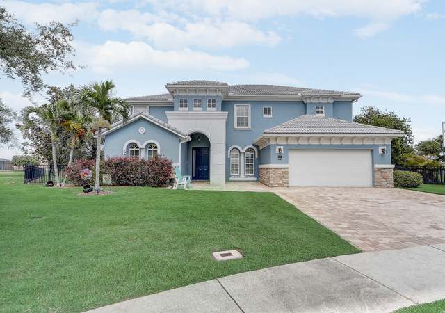 Property at 3813 Gatwick Manor Ln, Melbourne, FL 32940, 5 beds, 3 baths
