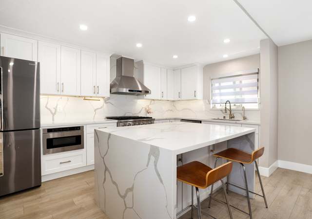 Property at 10159 De Soto Ave #202, Chatsworth, CA 91311, 3 beds, 2.5 baths