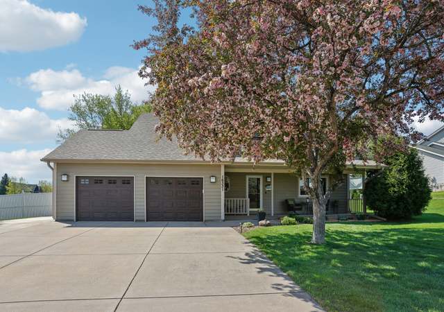 Property at 16331 Heath Ct, Lakeville, MN 55044, 4 beds, 3 baths