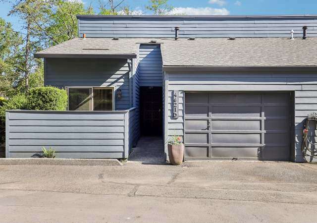 Property at 4621 SW Caldew St Unit D, Portland, OR 97219, 3 beds, 2.5 baths