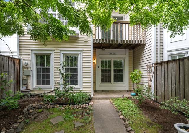 Property at 6028 Chestnut Hollow Ct, Centreville, VA 20121, 3 beds, 2.5 baths