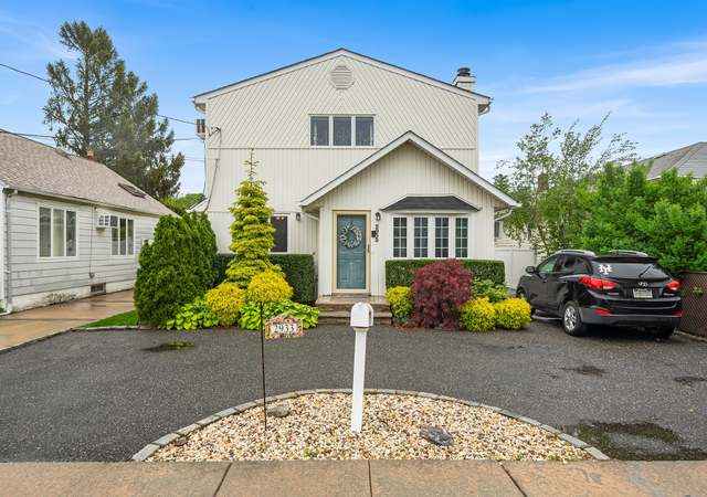 Property at 2933 Marlborough Rd, Oceanside, NY 11572, 3 beds, 2 baths