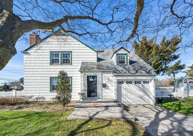 Property at 2944 Tulip Ave, Baldwin, NY 11510, 3 beds, 1.5 baths