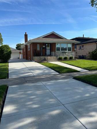 Property at 4628 W 107th St, Oak Lawn, IL 60453, 3 beds, 2 baths