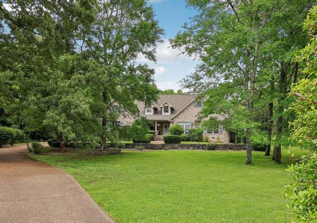 Property at 718 Steeplechase Dr, Lebanon, TN 37090, 2 beds, 2.5 baths