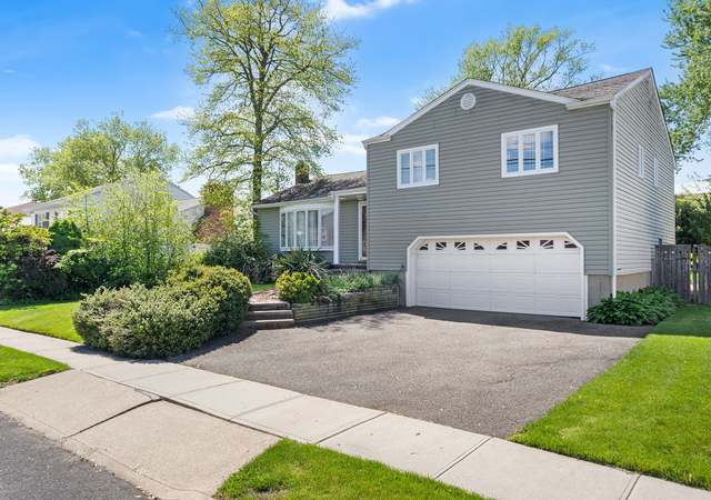 Property at 105 Farmers Ave, Plainview, NY 11803, 4 beds, 2.5 baths