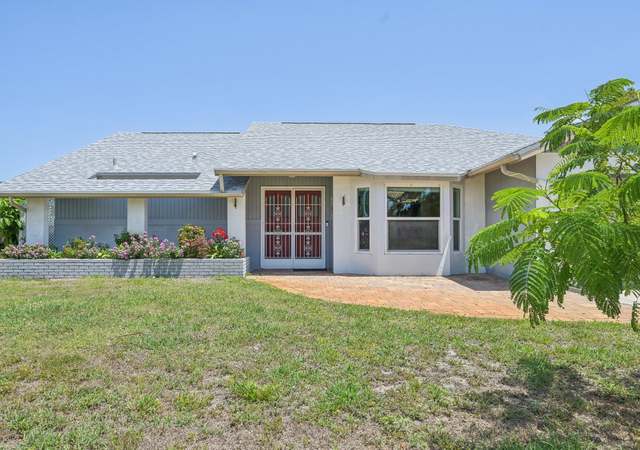 Property at 104 Hourglass Dr, Venice, FL 34293, 2 beds, 2 baths