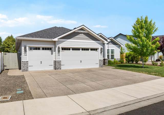Property at 261 Bellerive Dr, Eagle Point, OR 97524, 4 beds, 2.5 baths
