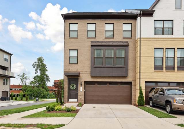 Property at 4901 Longmire Way, Chantilly, VA 20151, 4 beds, 3.5 baths