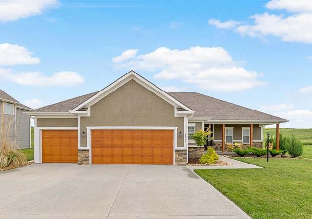 Property at 4500 Valley Ridge Dr, St Joseph, MO 64505, 3 beds, 2 baths