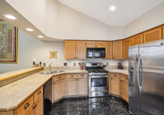 Property at 8631 Seasons Pkwy, Woodbury, MN 55125, 2 beds, 2 baths