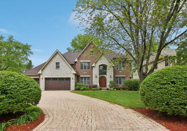 Property at 557 Juniper Dr, Naperville, IL 60540, 5 beds, 5.5 baths