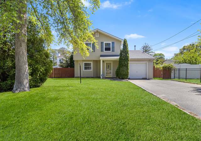 Property at 22 Harrison Dr, Shirley, NY 11967, 3 beds, 1.5 baths