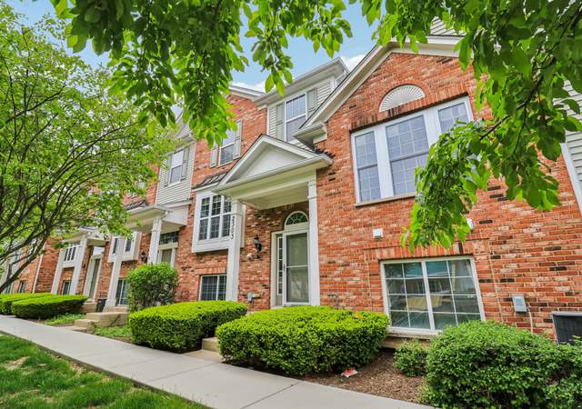 Property at 2303 Neubauer Cir, Lindenhurst, IL 60046, 3 beds, 2.5 baths