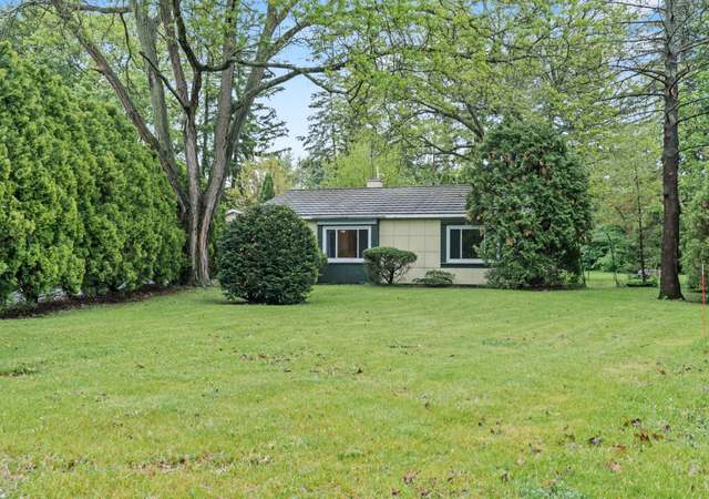 Property at 5 Stonegate Cir, Lincolnshire, IL 60069, 2 beds, 1 bath