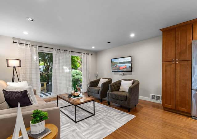 Property at 315 10th Ave S #101, Kirkland, WA 98033, 2 beds, 1 bath