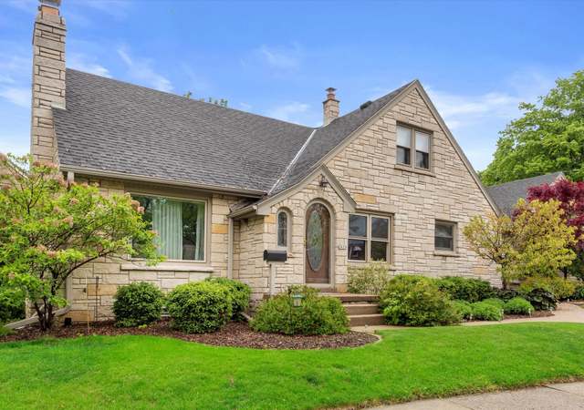 Photo of 2433 S 52nd St, West Allis, WI 53219
