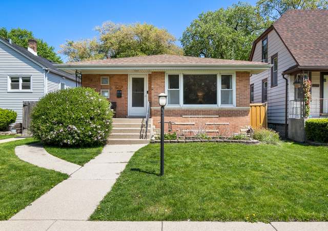 Property at 9427 S Trumbull Ave, Evergreen Park, IL 60805, 4 beds, 2 baths