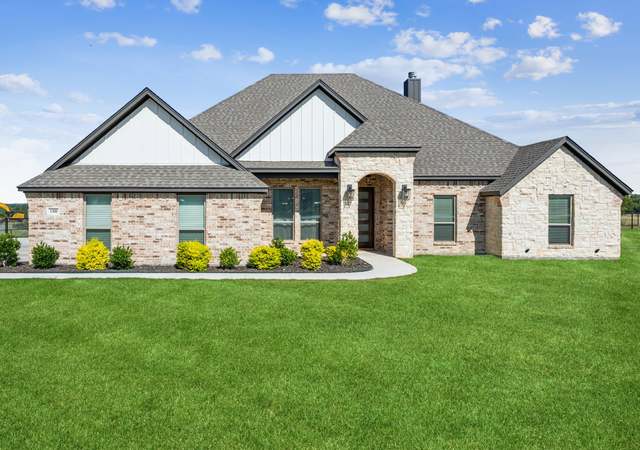 Property at 1308 Green Ridge Rd, Weatherford, TX 76085, 4 beds, 2.5 baths