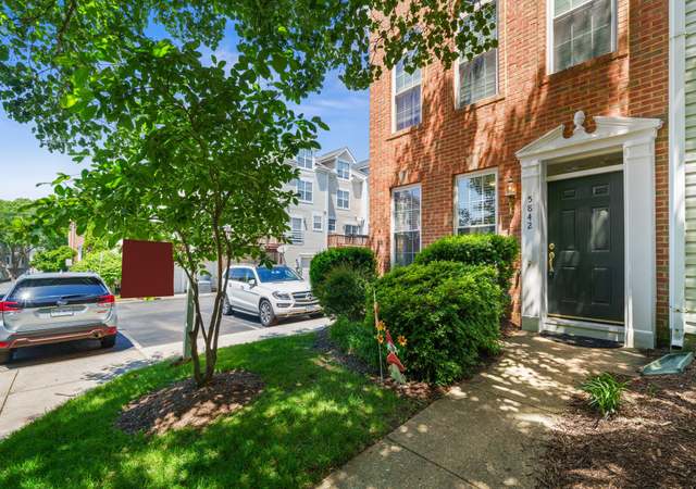 Property at 5842 Cowling Ct, Alexandria, VA 22304, 2 beds, 2.5 baths