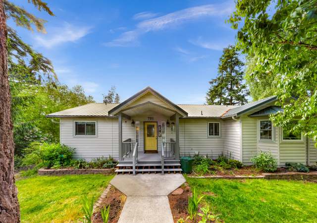 Property at 721 SE Castle Park Ct, Oak Harbor, WA 98277, 5 beds, 3 baths
