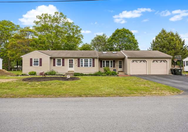 Photo of 17 Sherwood Dr, Oxford, MA 01540