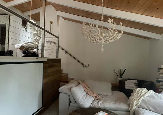Photo of 6846 Saroni Dr, Oakland, CA 94611