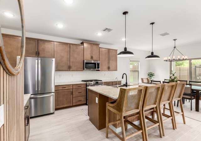 Property at 8640 W Frier Dr, Glendale, AZ 85305, 5 beds, 3 baths