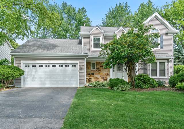 Property at 2208 Broadway Ln, Schaumburg, IL 60194, 3 beds, 2.5 baths