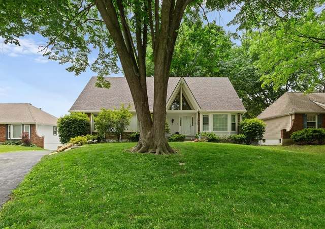 Property at 12509 W 100th Ter, Lenexa, KS 66215, 4 beds, 3 baths