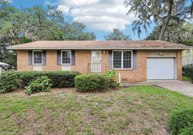 Property at 1010 N 15th St, Fernandina Beach, FL 32034, 3 beds, 1.5 baths