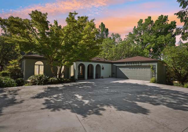 Property at 4043 SW Westdale Dr, Portland, OR 97221, 3 beds, 2.5 baths